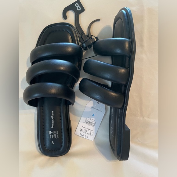 3 Pair Sandals - Picture 3 of 8